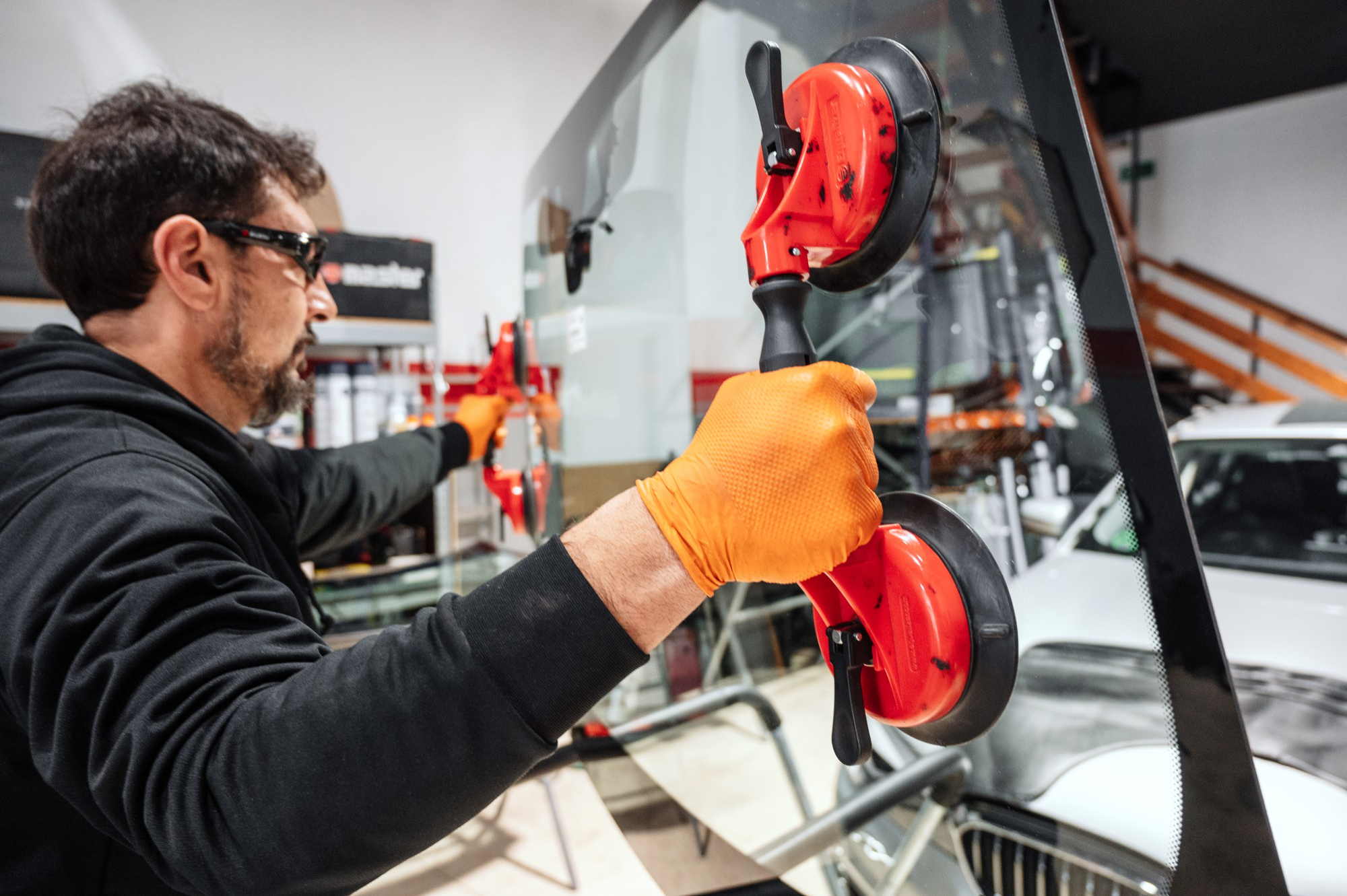 Mobile Windshield Repair vs. Shop Visit: Which Should You Choose?